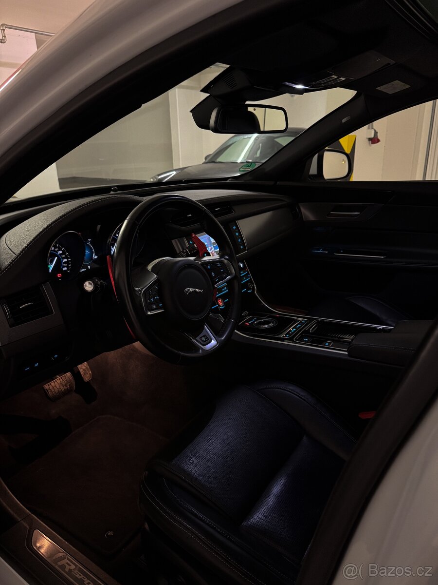 Jaguar XF 3.0D V6 R-SPORT - 11