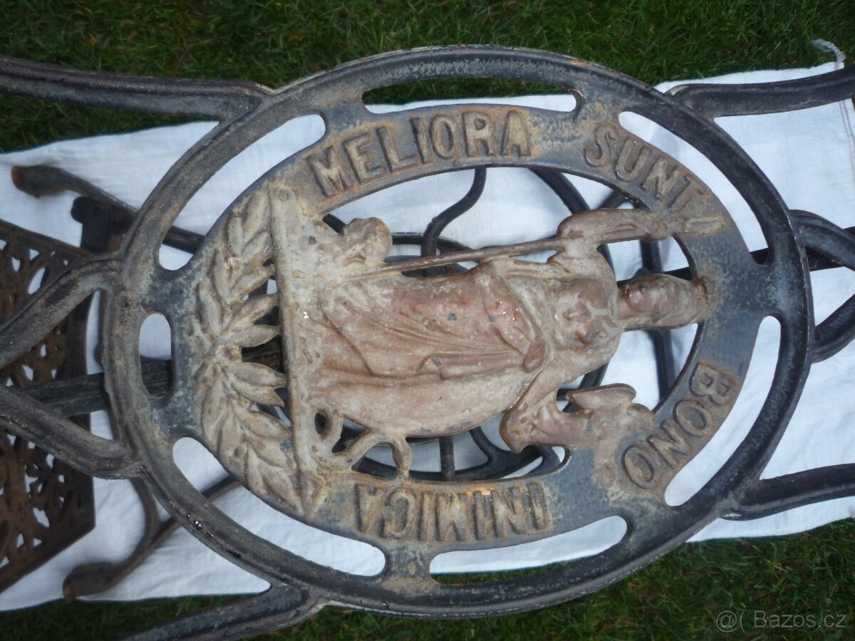 prodám různé hřídele, železné a dřevěné kolečka..... Železné - 11