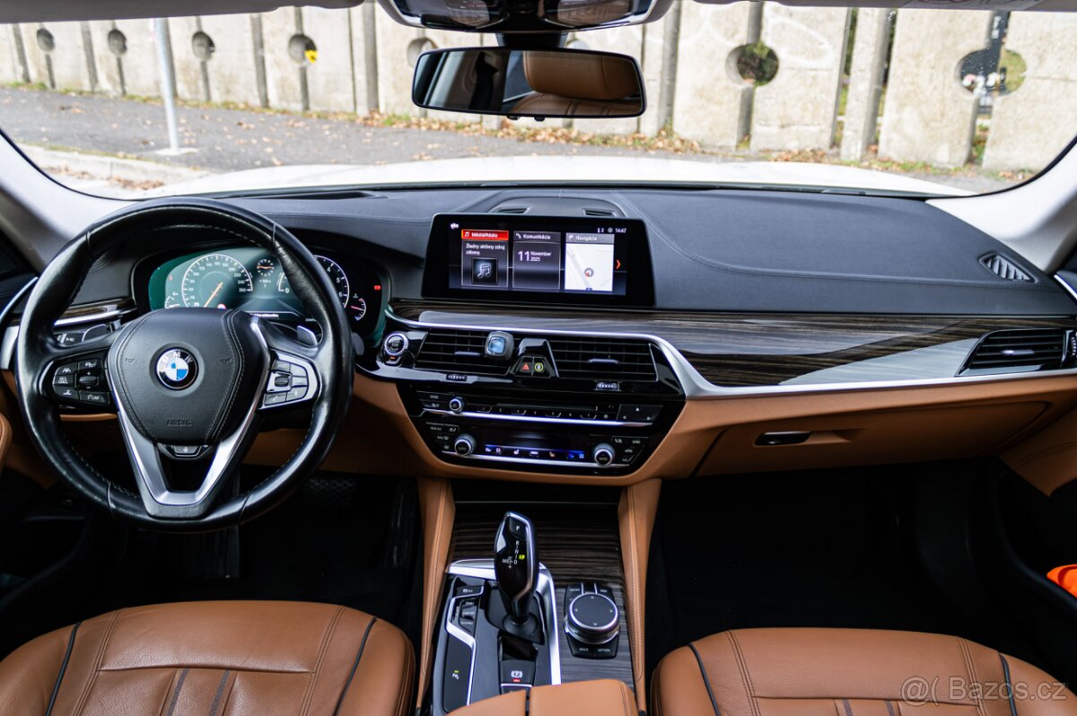 BMW 540i xDrive 250kW / TOP STAV / Panoráma / HeadUp / - 11