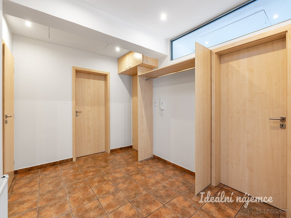 Pronájem bytu 3+1, Volkovova, Chodov, 75 m2 - 11