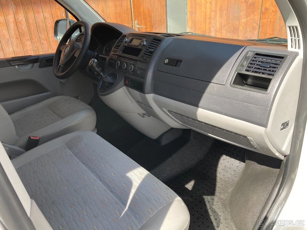 VOLKSWAGEN TRANSPORTER T5 2,0 TDi 4MOTION - 11