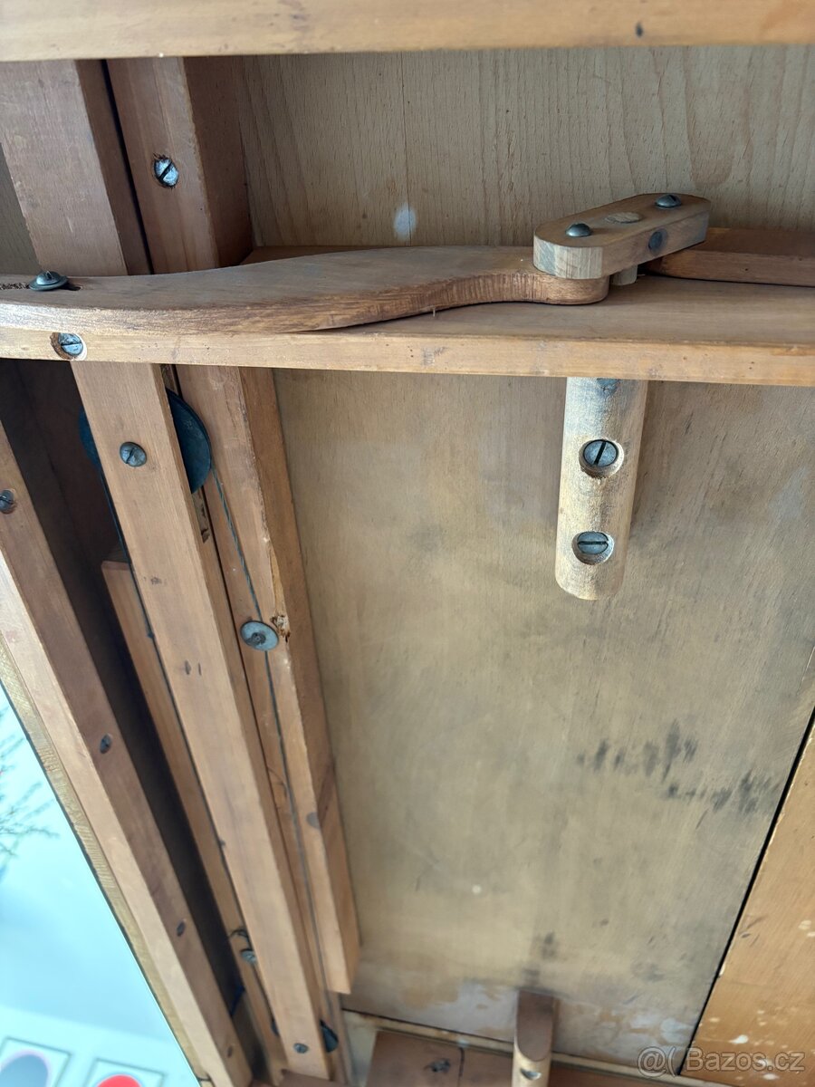 Jídelní stůl J. Halabala - 11