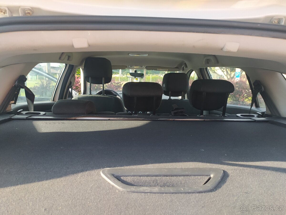 Renault Megane 1.6i LPG kombi benzín plyn 2015 - 11