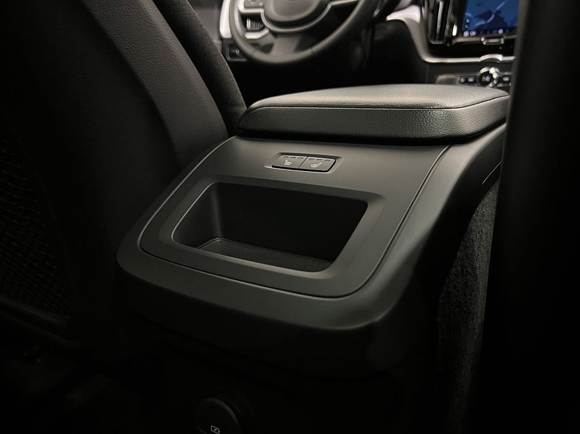 Volvo XC60 Recharge T6 AWD Inscription rok 2022 - 11