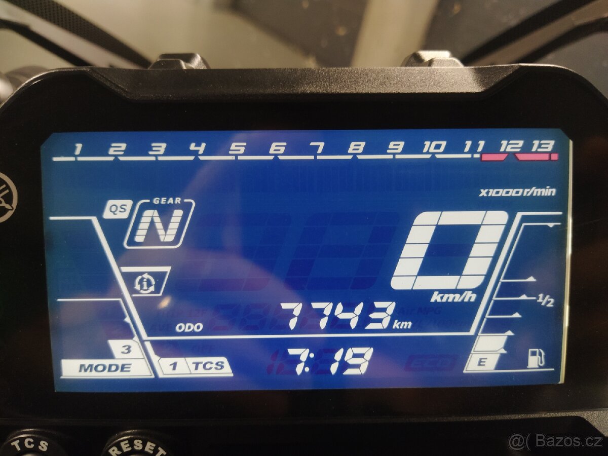 Yamaha Niken 850, rok 2021, Akrapovič - 11