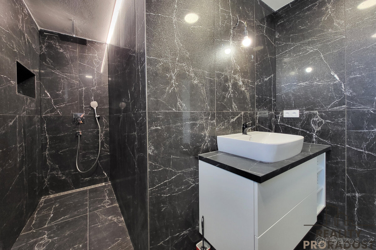 Prodej moderní novostavby domu 5+kk s garáží a pozemkem 958 - 11