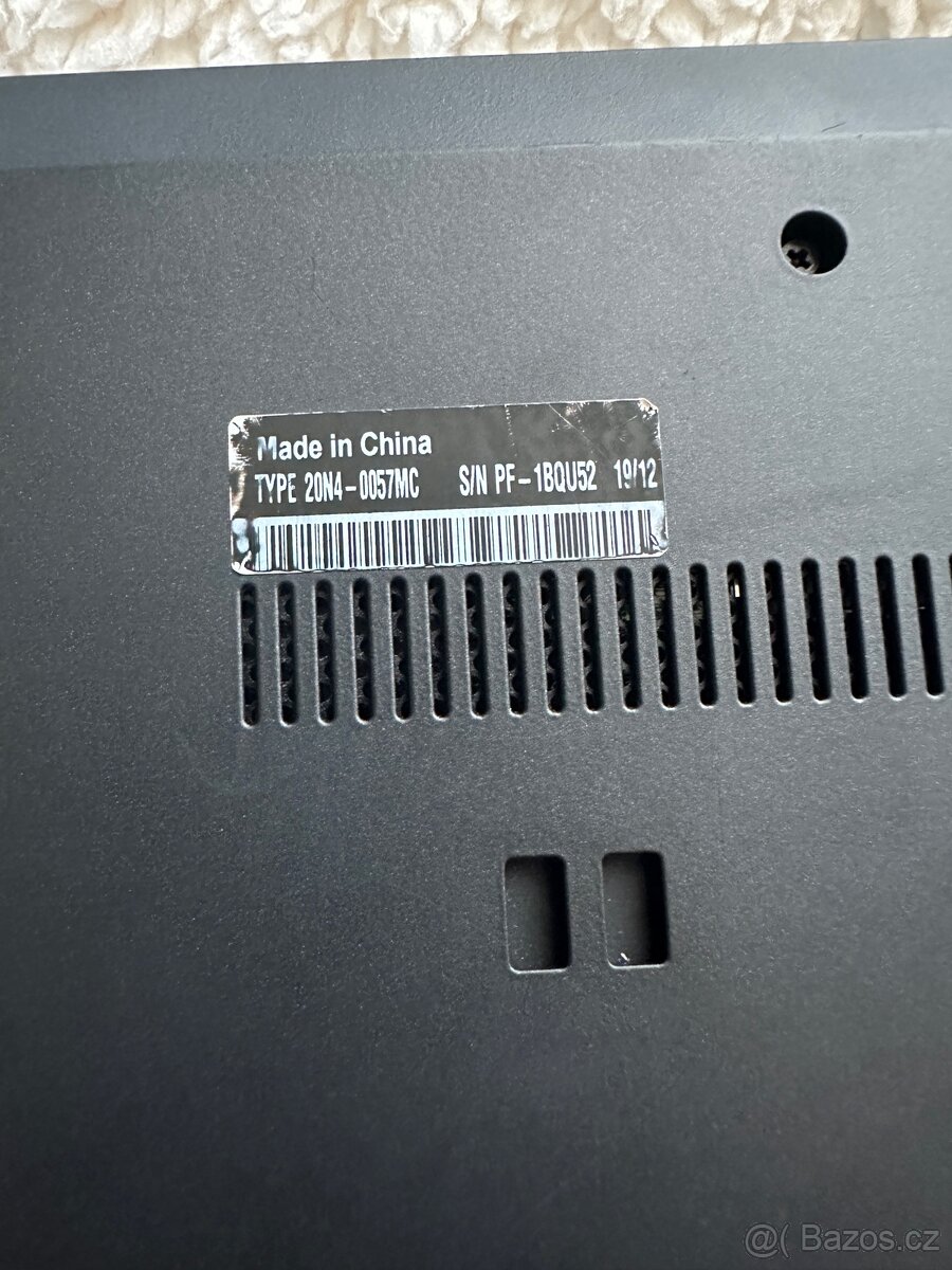 Lenovo ThinkPad T590 top stav - 11