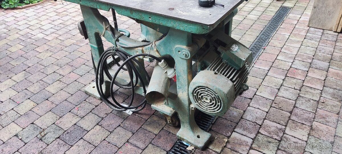 Masivní stolní pila s pravítkem a pojezdem - 11