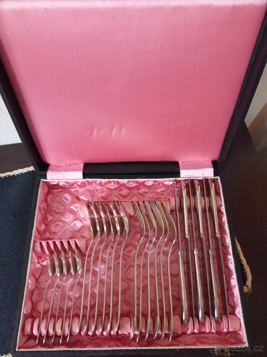 RETRO POSTRIBRENE PRIBORY TONER - 11