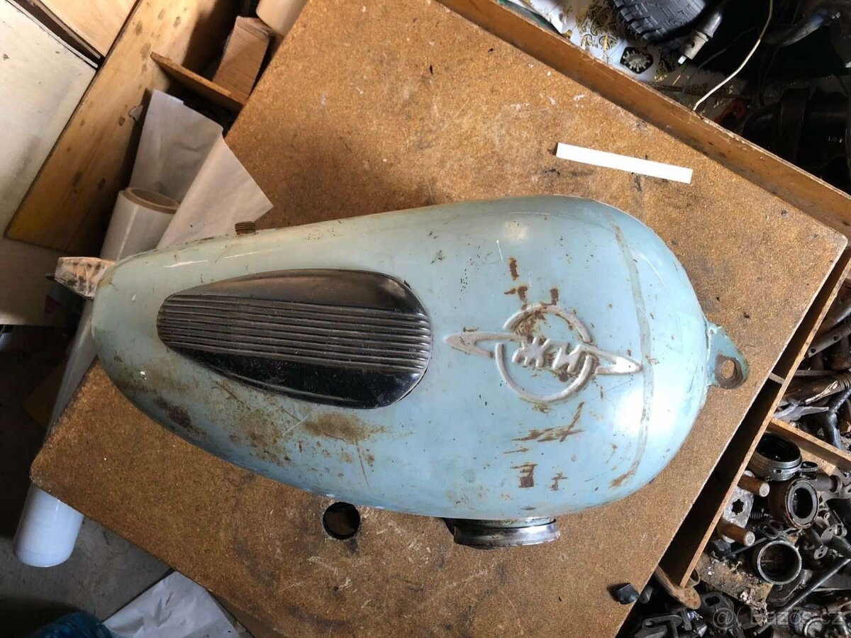 Nádrž víko nádrže kastlík IŽ 350 IŽ 49 DKW - 11