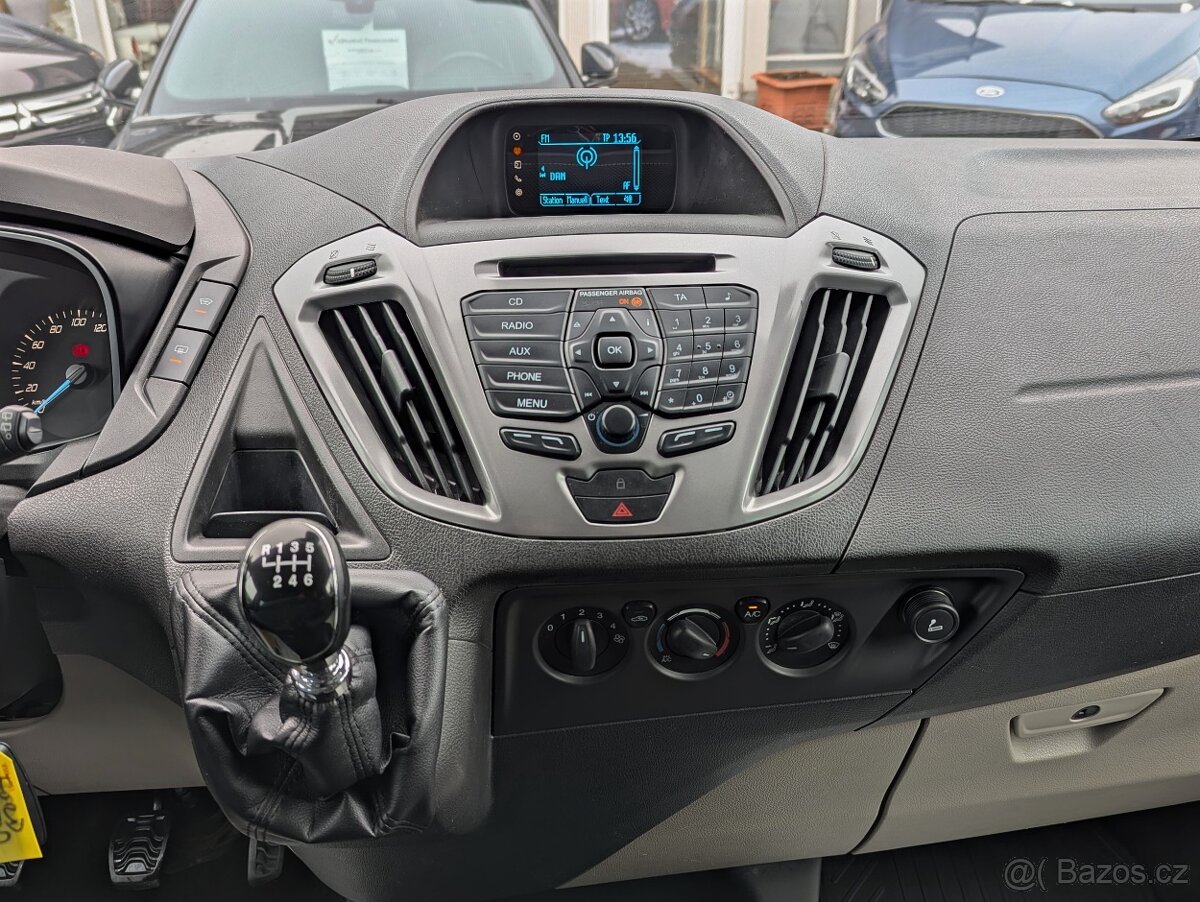 Ford Tourneo Custom 2.2TDCi 114kW 9 MÍST TITANIUM, KAMERA - 11