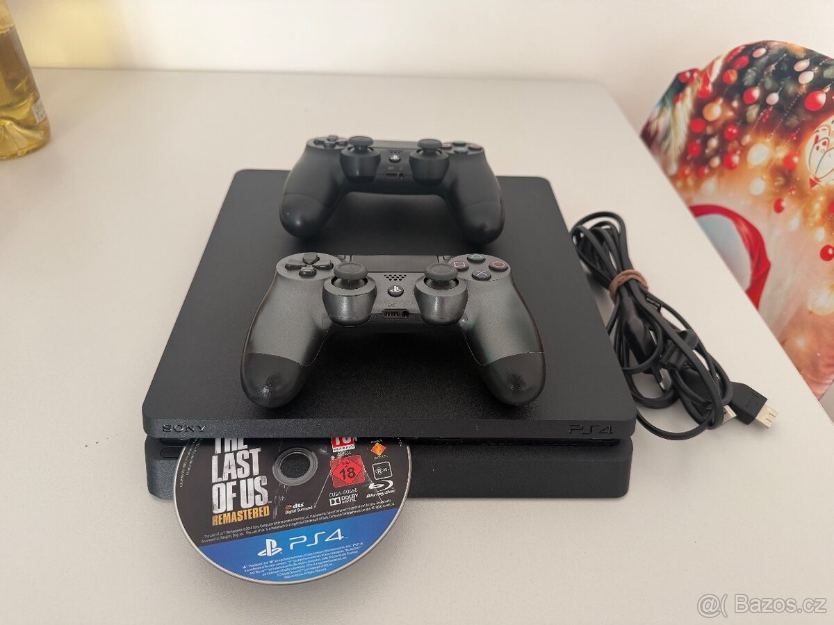 PlayStation 4 + 2 ovladače + 1 hra + kabeláž - 11
