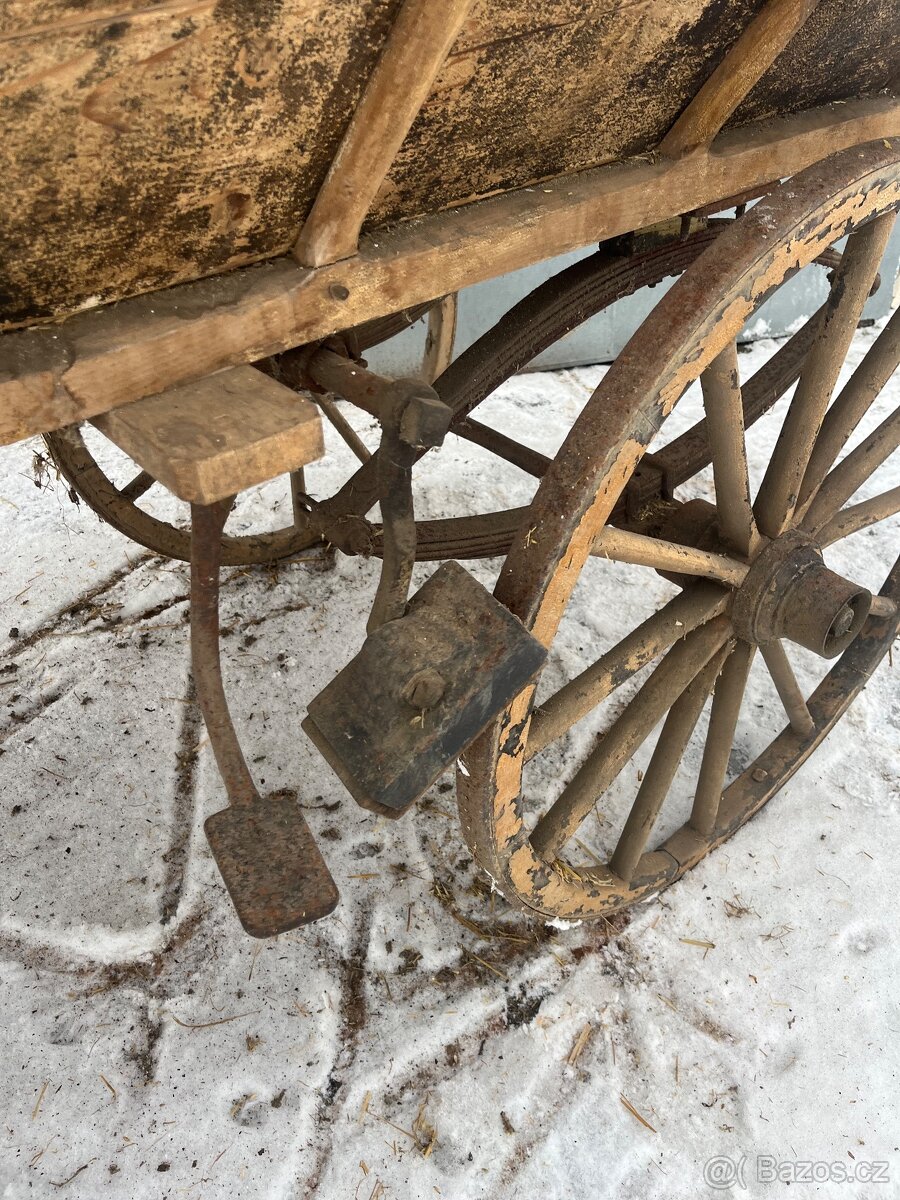 Stará dřevěná brička / kočár – dekorace - 11