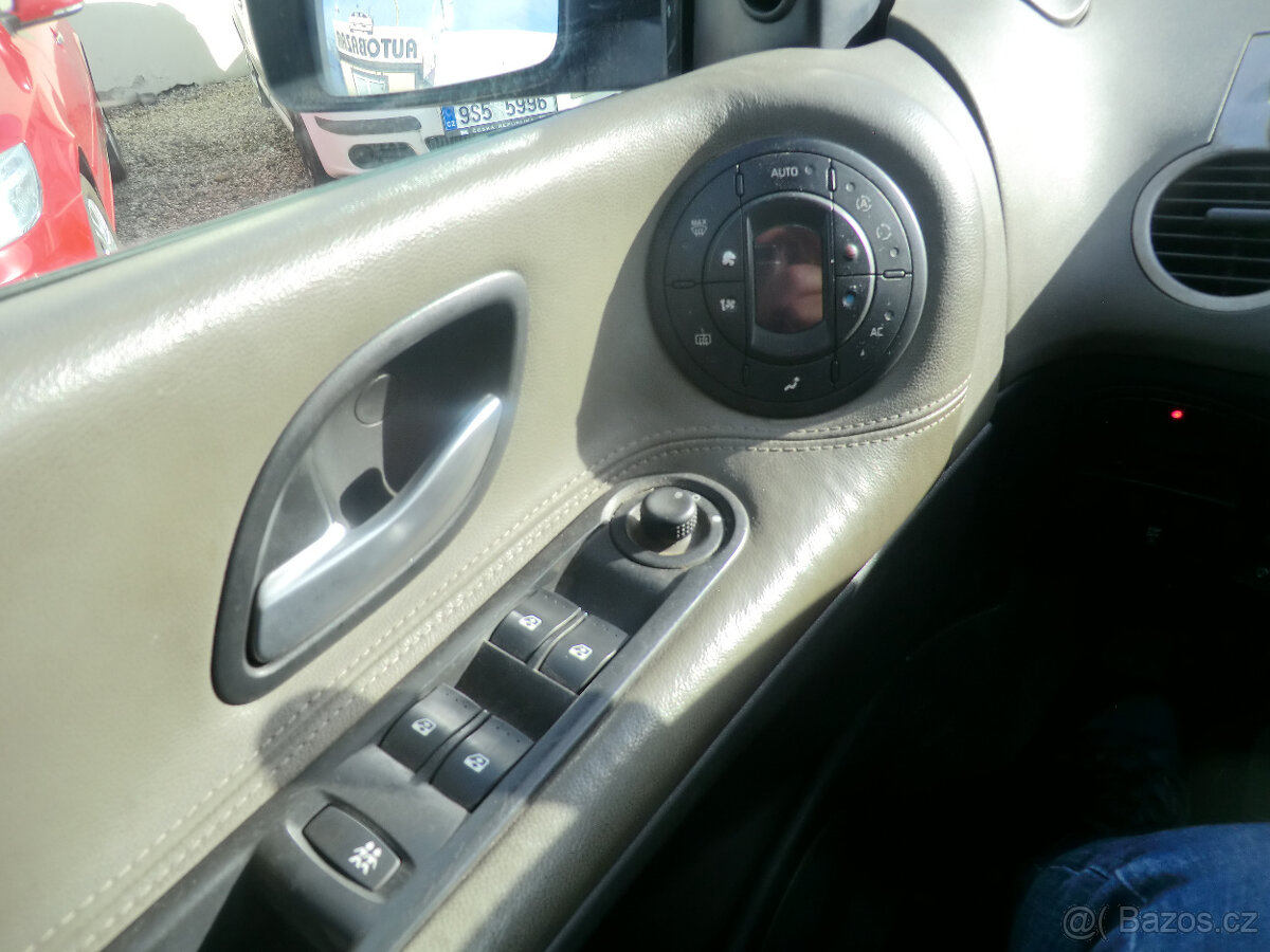 Renault Espace, 2.2HDi 110kW 7 MÍST AC TAŽNÉ ZAŘÍZENÍ - 11