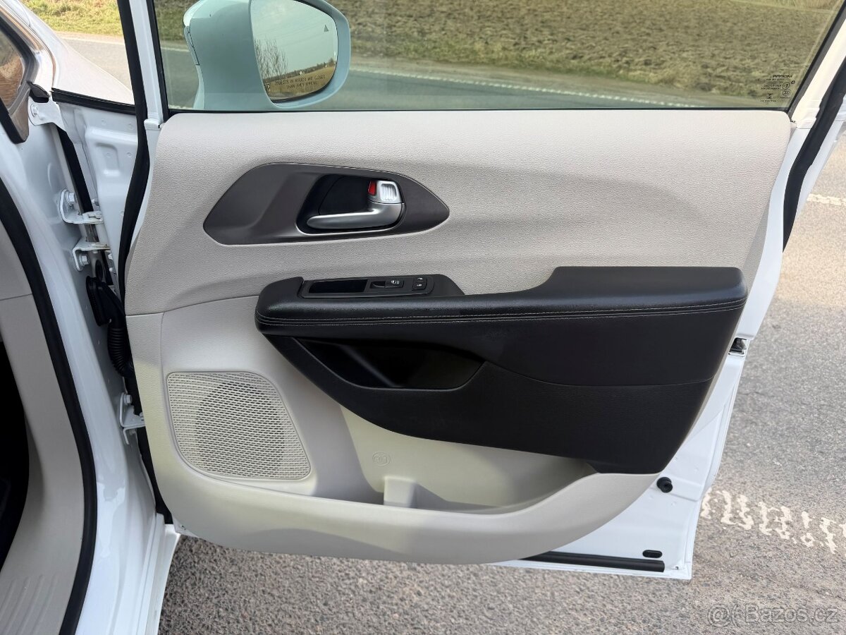 Chrysler Pacifica 3,6 RU Panorama Limited 2018 DPH - 11