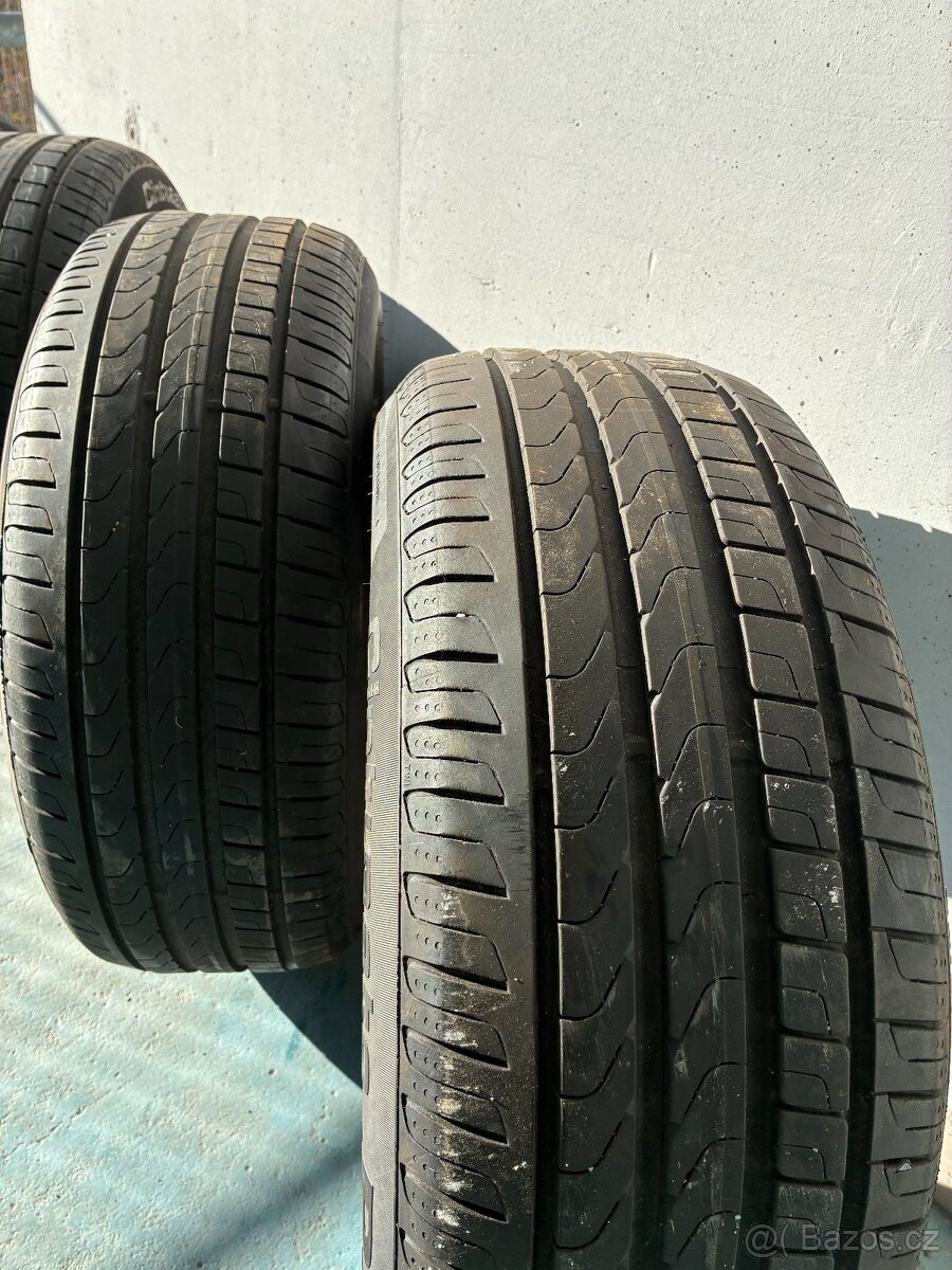 Pirelli Cinturato P7 - 215/55 R16 - 11