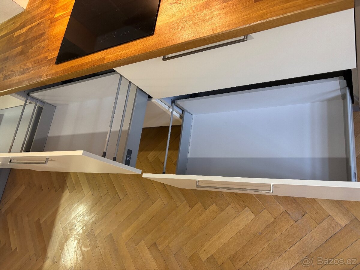 Designová kuchyňská linka zhotovená truhlářem na míru - 11