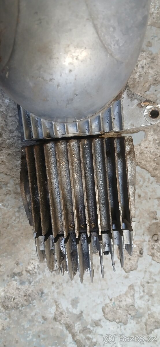 Jawa 550 / 555 pařez pionyr - 11