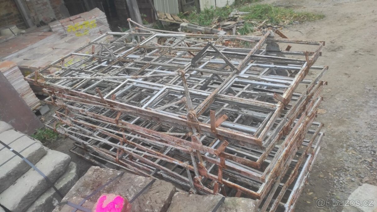 Stará železná okna, 10 ks-100x220cm, fabrické okno - 11