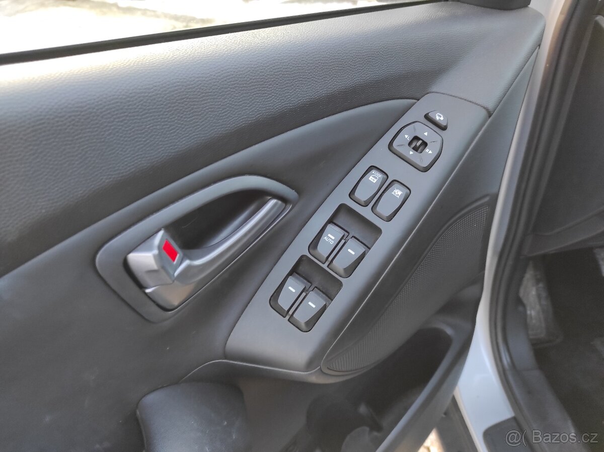 Hyundai ix35 4x4 - PĚKNÝ STAV - 11