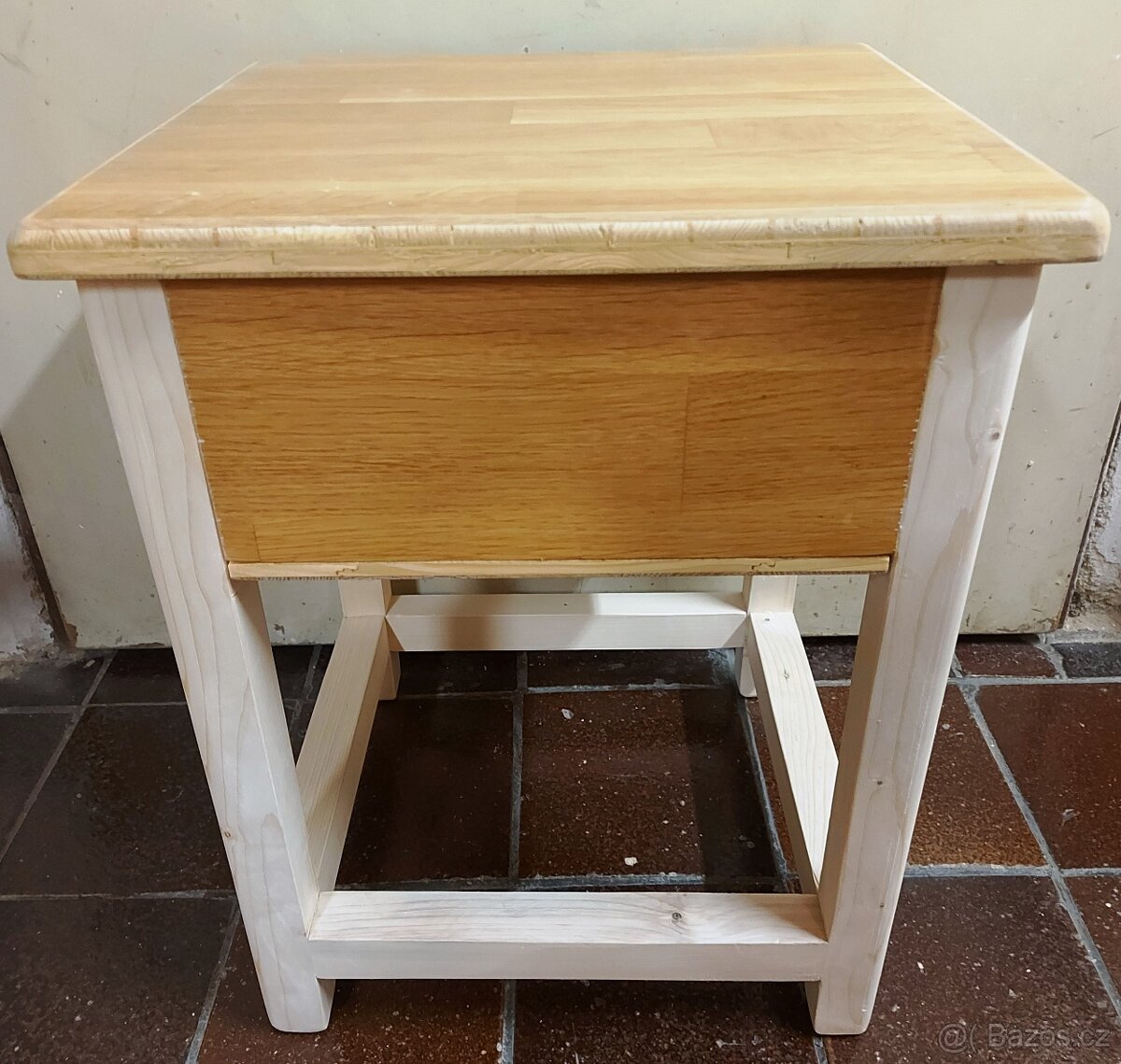 Stolička s úložným prostorem. - 11