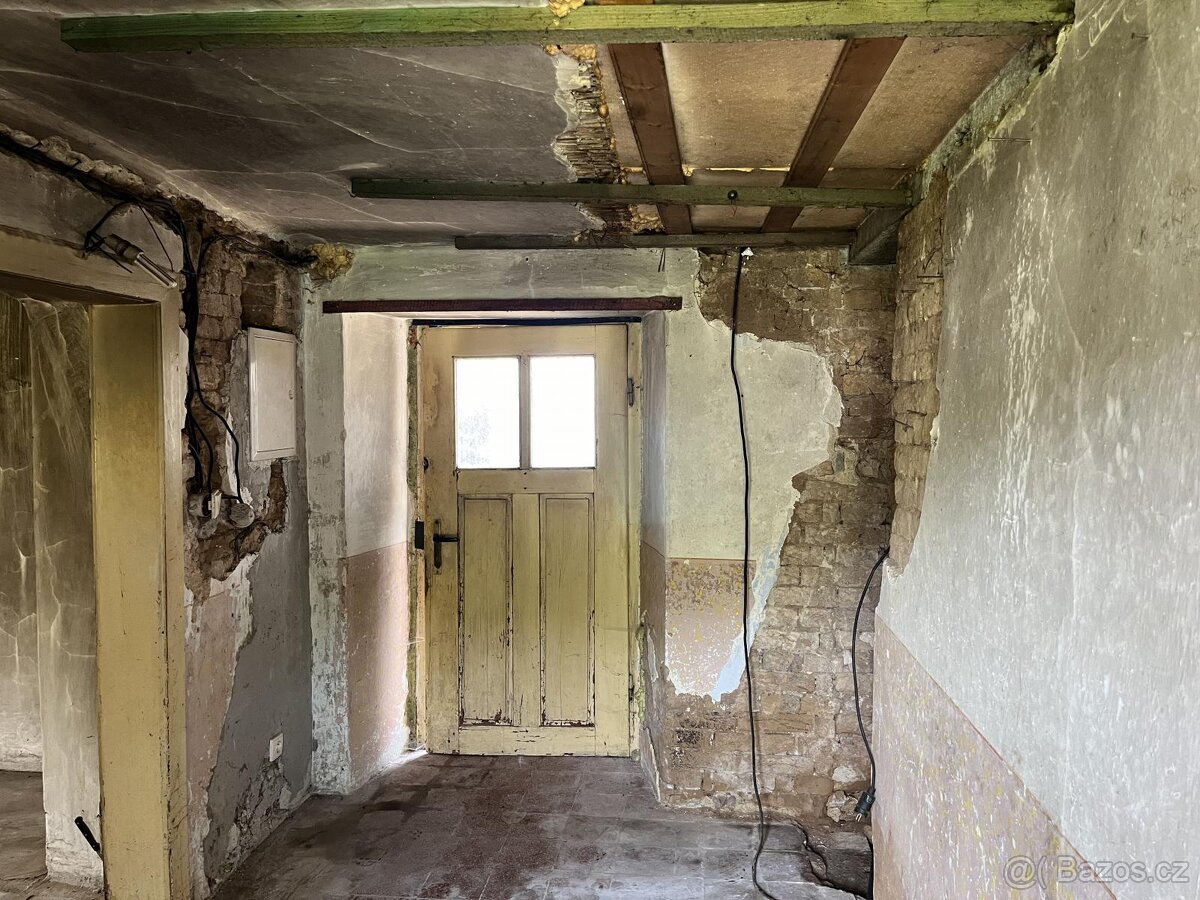 Prodej domu k demolici s krásným pozemkem o výměře 2095 m2 v - 11