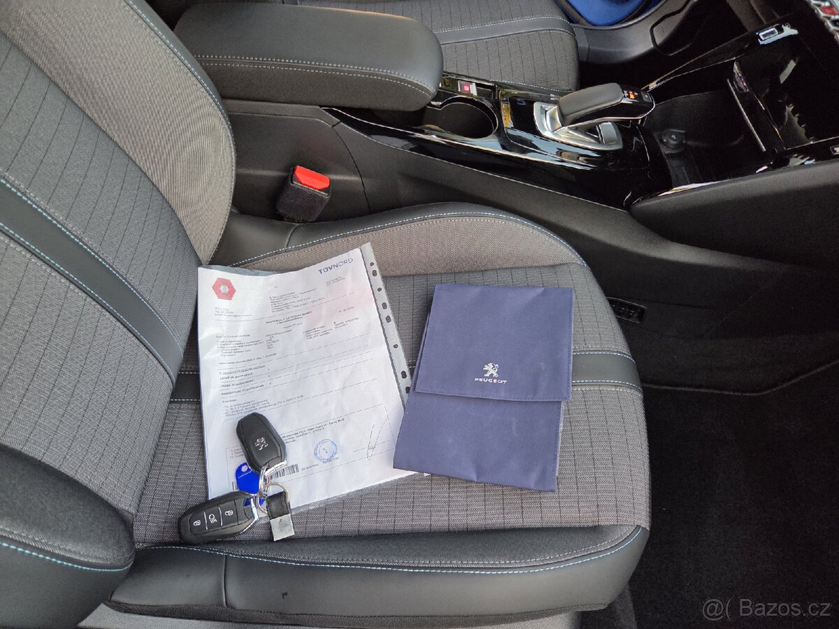 ZÁNOVNÍ PEUGEOT e2008 ALLURE 100kw naj.15.900km SoH 95% - 11