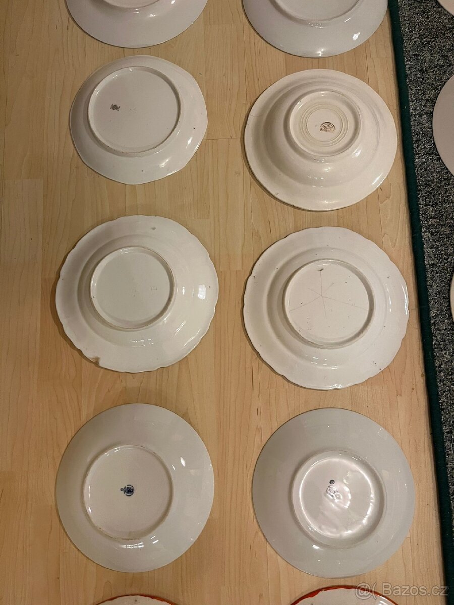 Různé staré talíře na výstavu nebo doplnění setu - 11