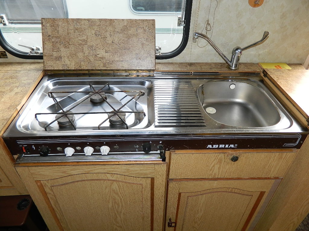 Velký dvouosý karavan Adria pro 7 osob - 11