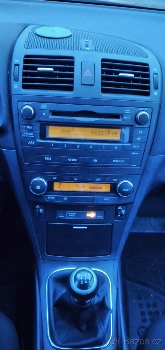 Toyota Avensis Kombi Life 1,6 16V 2011 130tis.km TOP STAV - 11