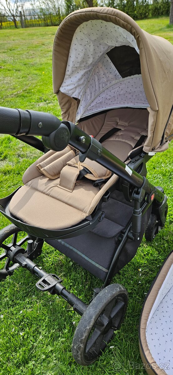Kočárek po jednom dítěti - 11