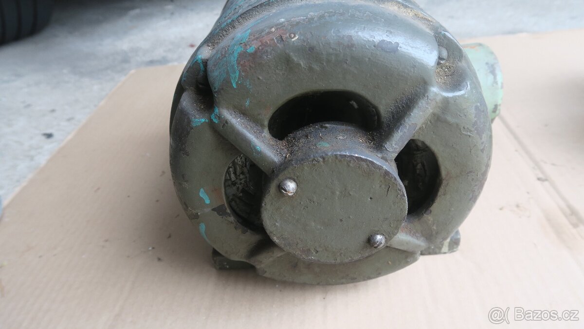 2 elektromotory staré - 11