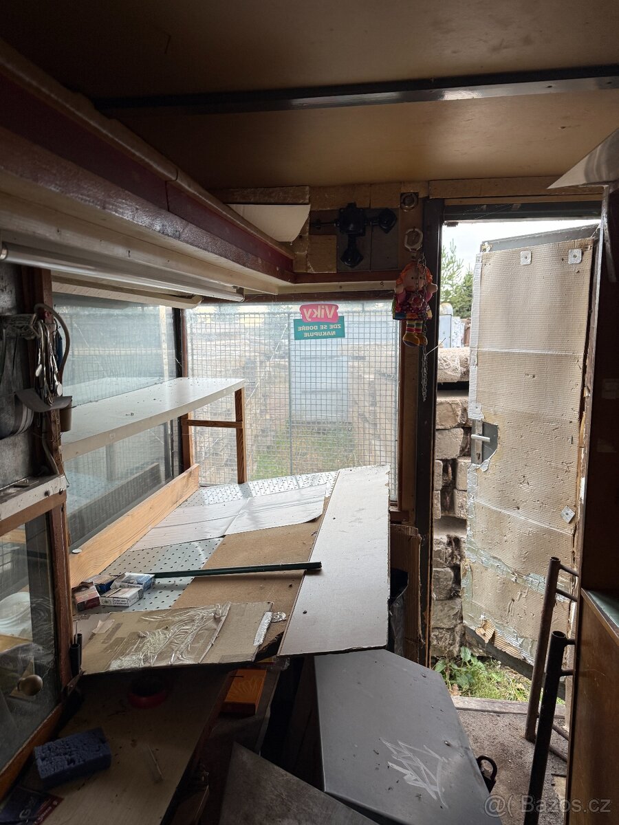 novinový stánek, sklad - 11