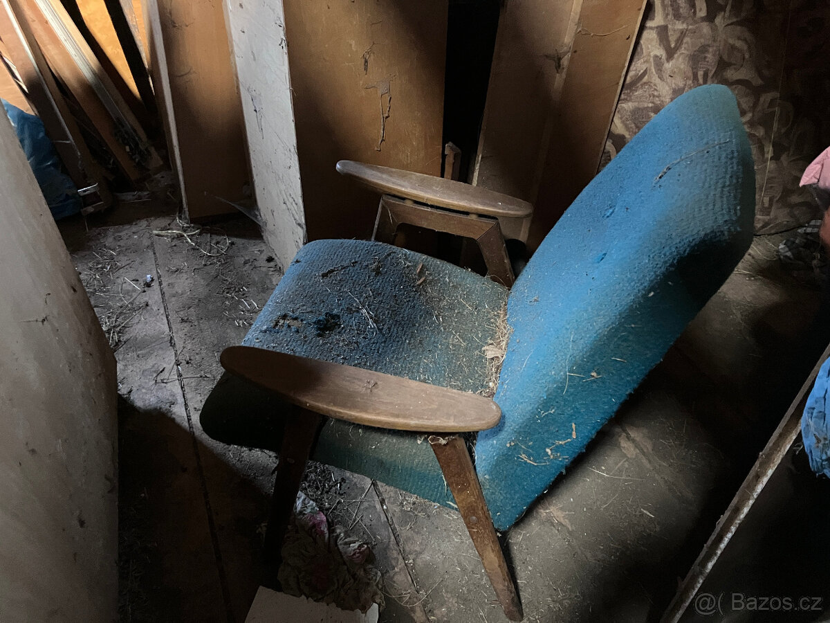 Starý nábytek z chalupy, kredenc, špajz, křesla, židle - 11