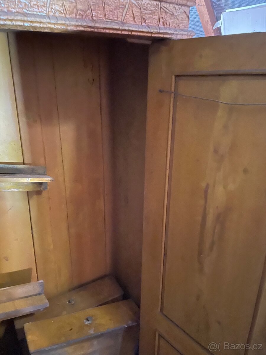 Starožitná skříň - 11