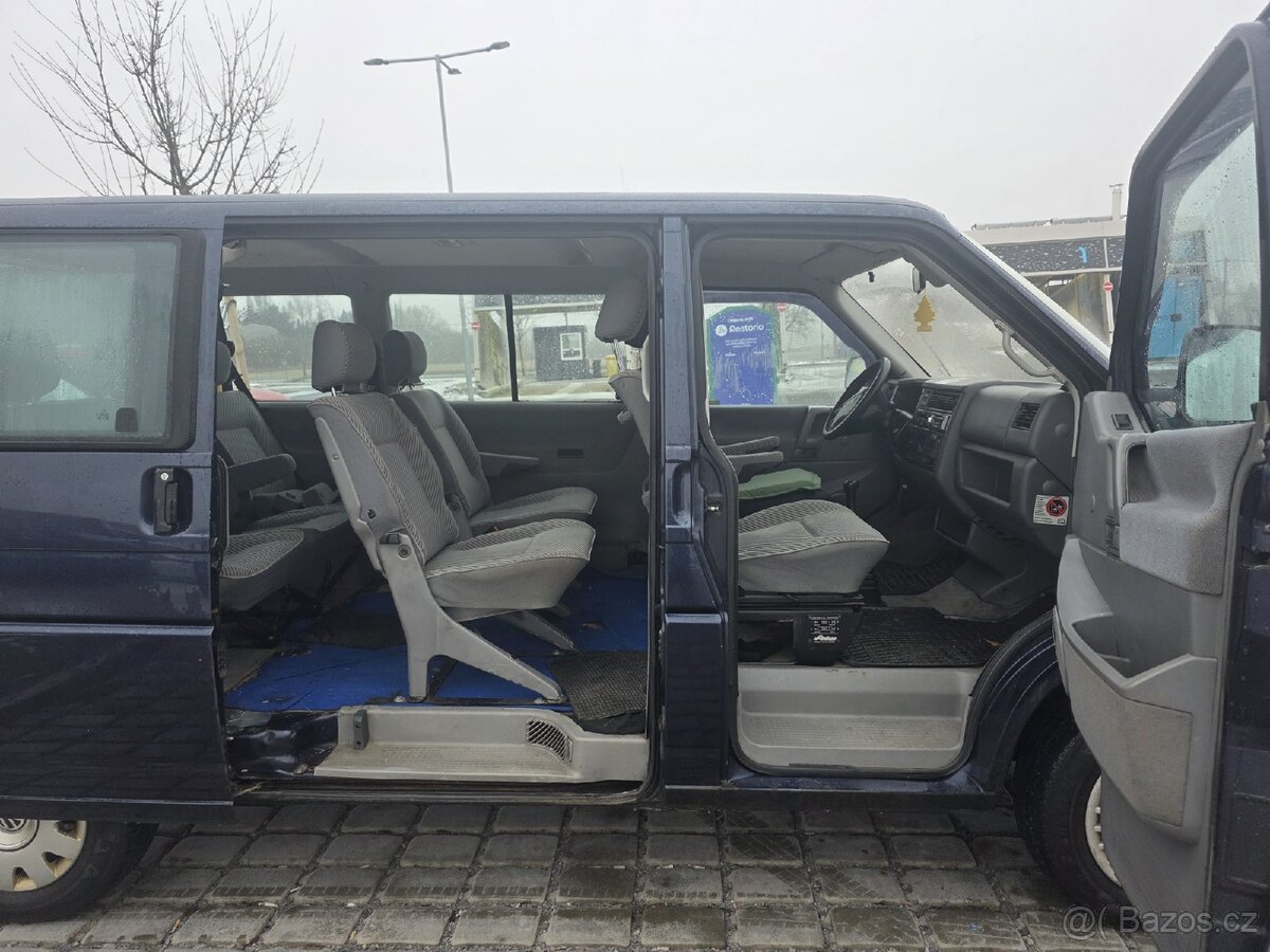 Volkswagen Caravelle - 11