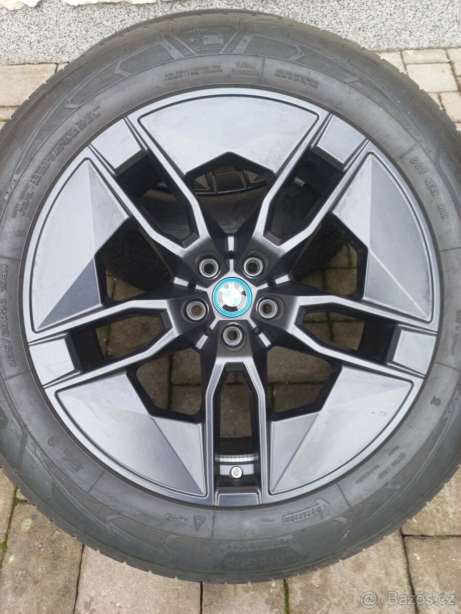 BMW iX zimní 20 Styling 1002 Goodyear 235 60 DOT2922 8mm - 11