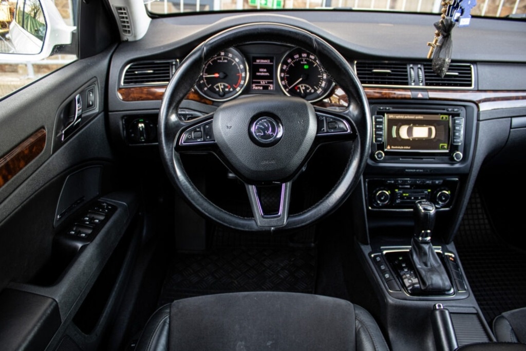 Škoda Superb 2.0 TDI CR 170k Elegance DSG - 11