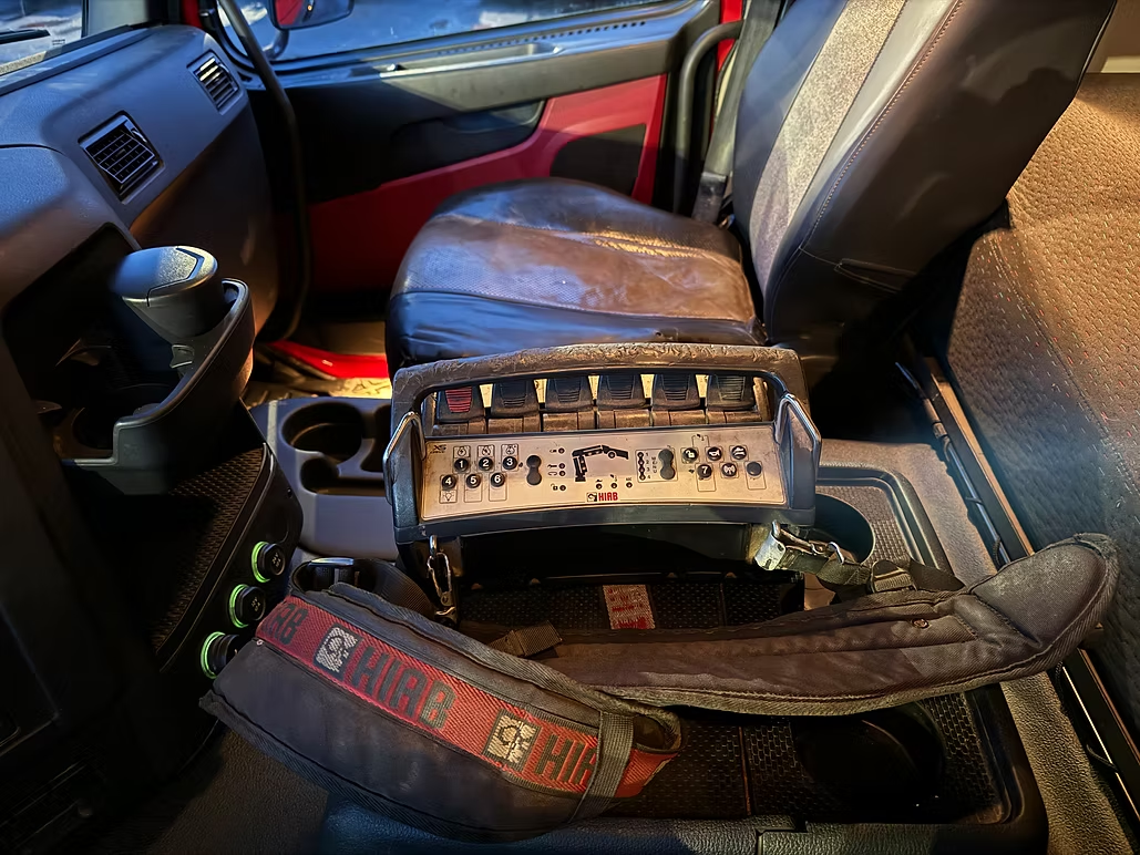 Volvo FMX 410 6x2 sklápěč s hydraulickou rukou - 11