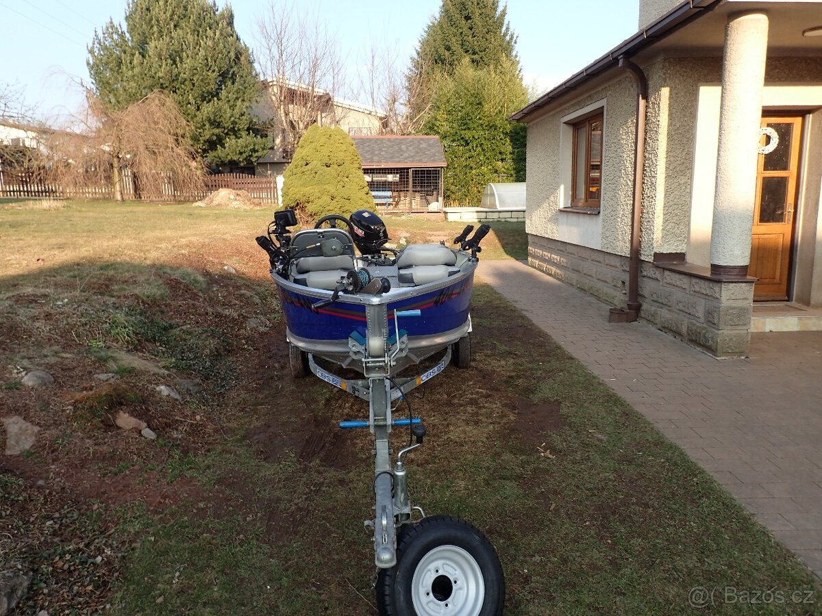 Hliníkový člun s motorem - 11