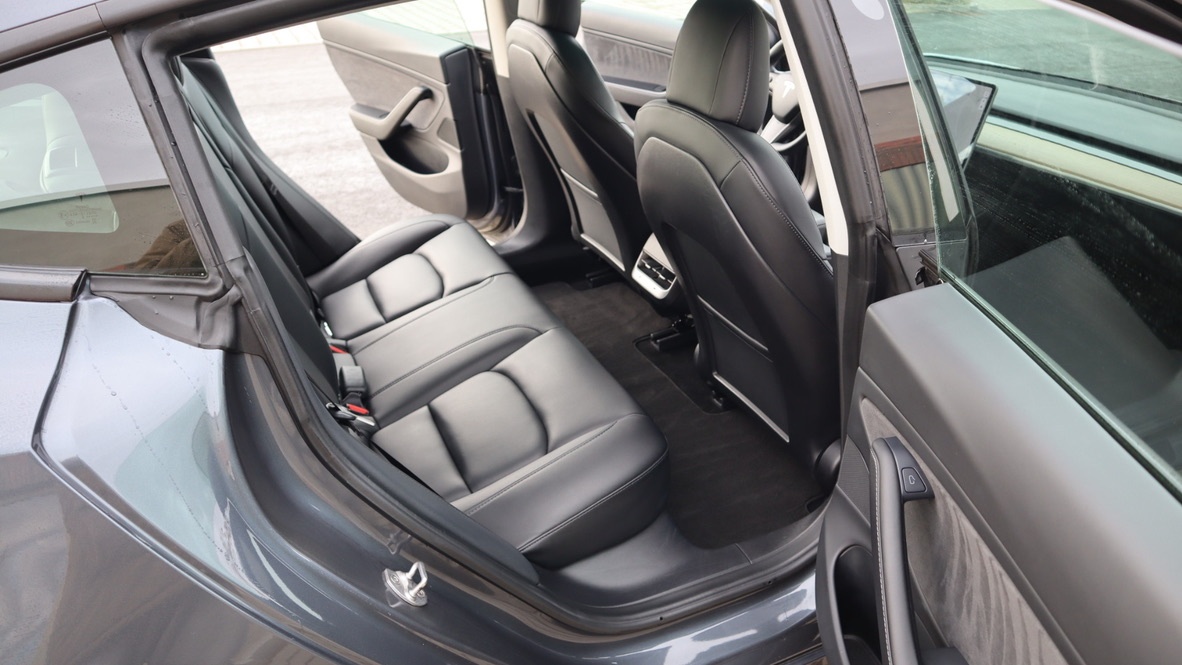 Tesla Model Y Long Range 4WD - 11