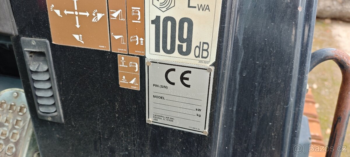 Pásový nakladač CAT 953C - 11