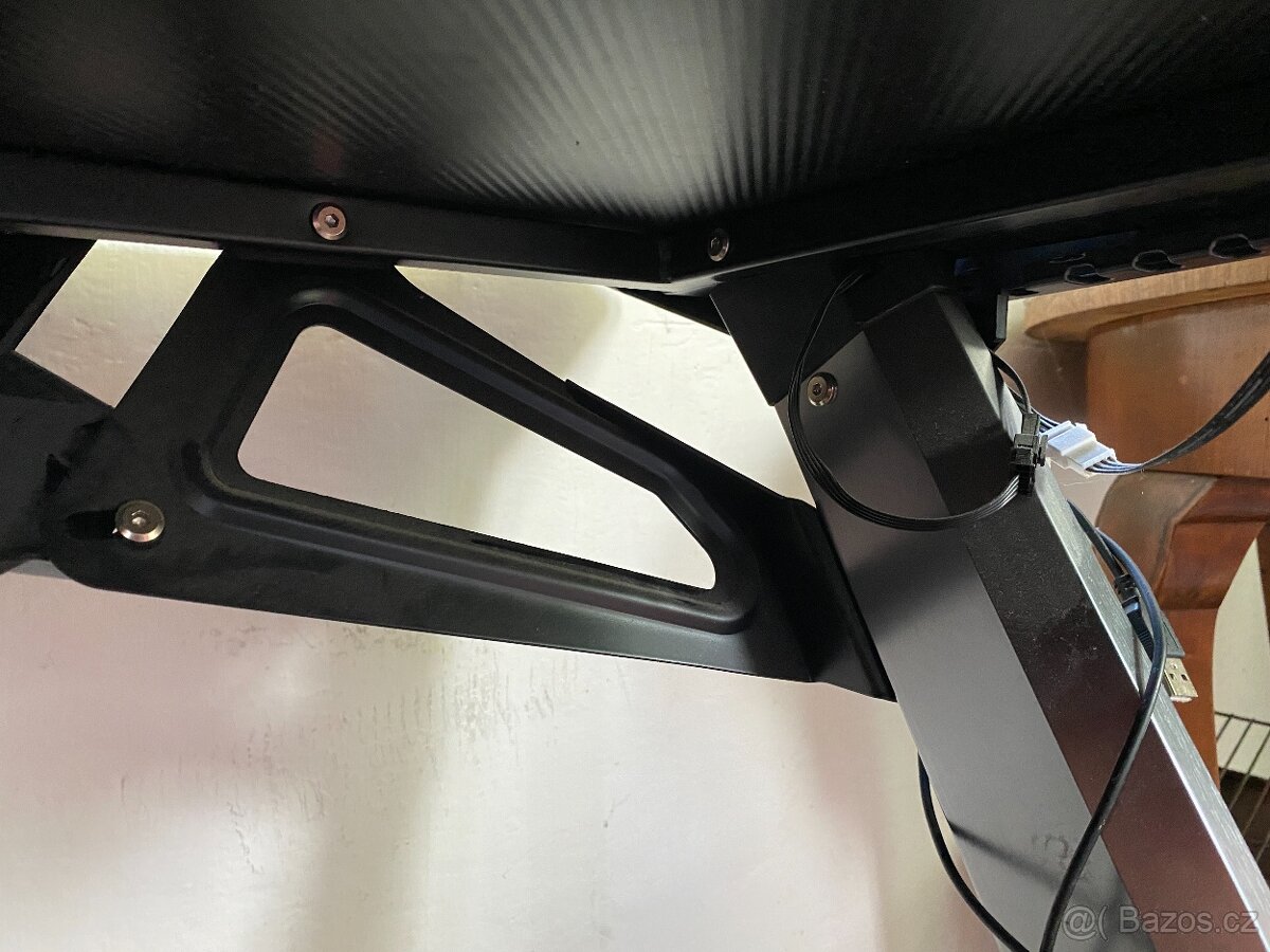 Herní stůl Ultradesk (stůl do pracovny) - 11