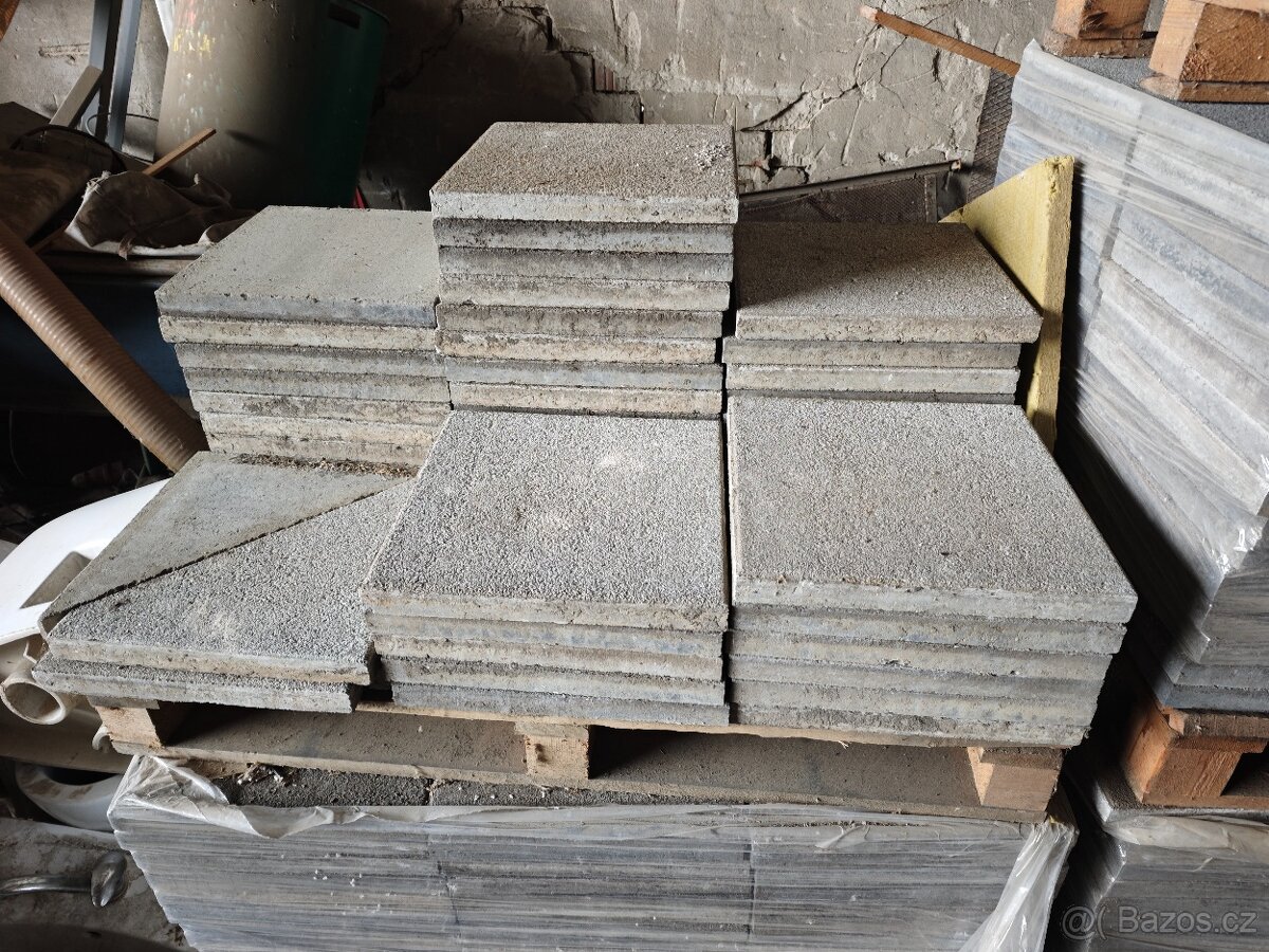 Stavební materiál – střešní tašky a další, různé druhy. - 11