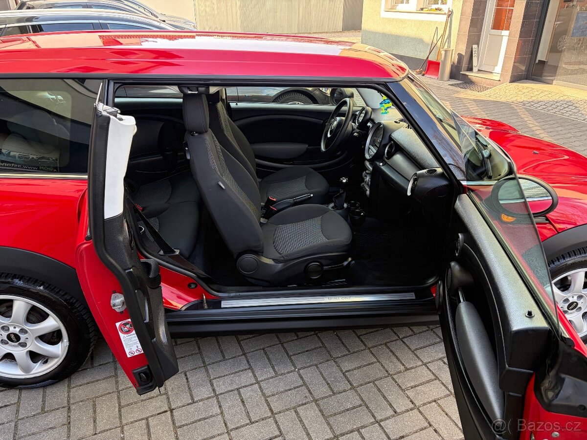 Mini One Clubman 1,4i 70kW, serviska - 11
