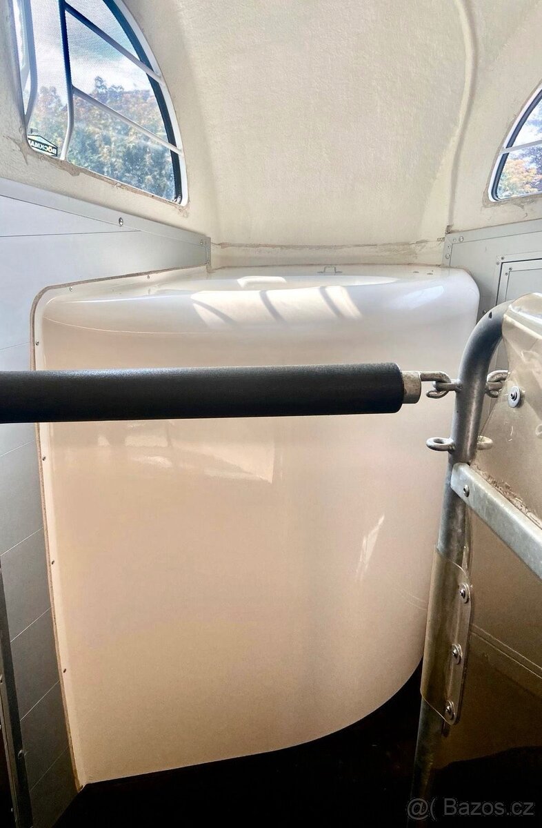 Přepravník na dva koně se sedlovnou Bockmann - 11