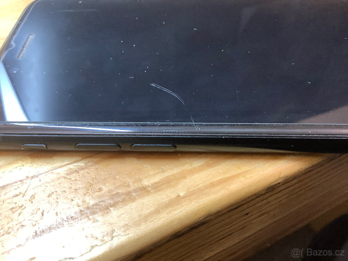 Rok používaný Apple iPhone SE (2022) 64GB černý, 87% baterie - 11