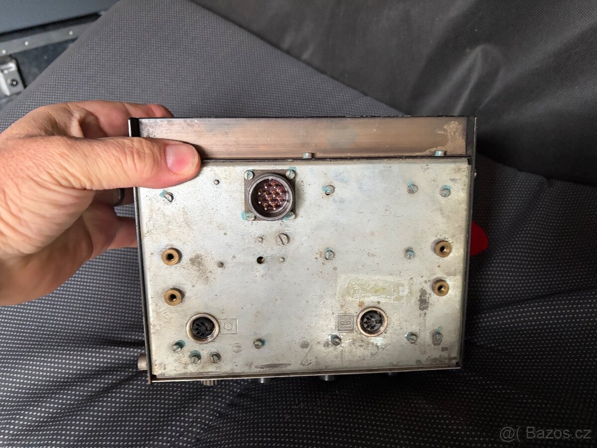 Dobové retro majáky na stará služební auta - 11