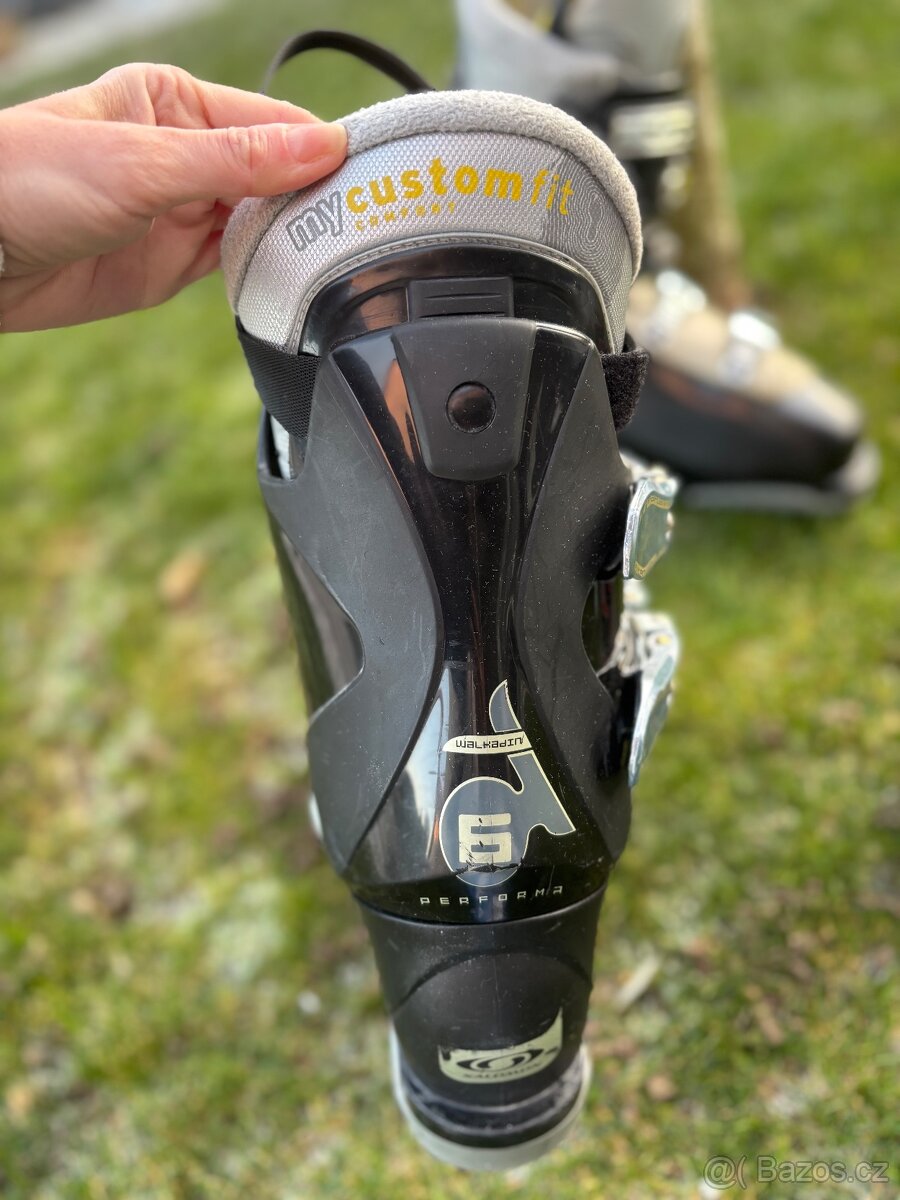 Lyže Fischer, lyžáky Salomon, hůlky, helma a brýle - 11