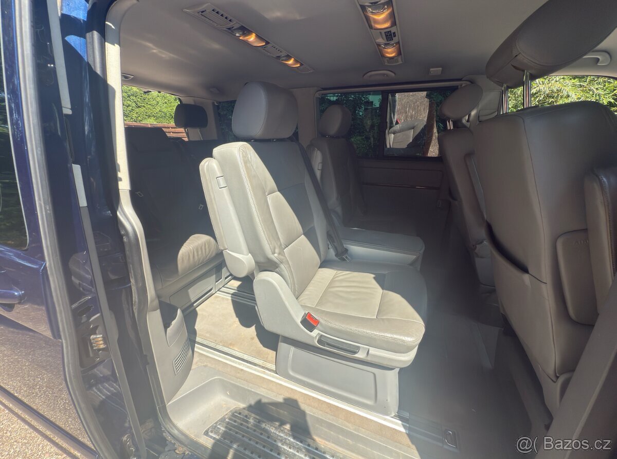 VW Multivan 2.5TDi Highline - 11